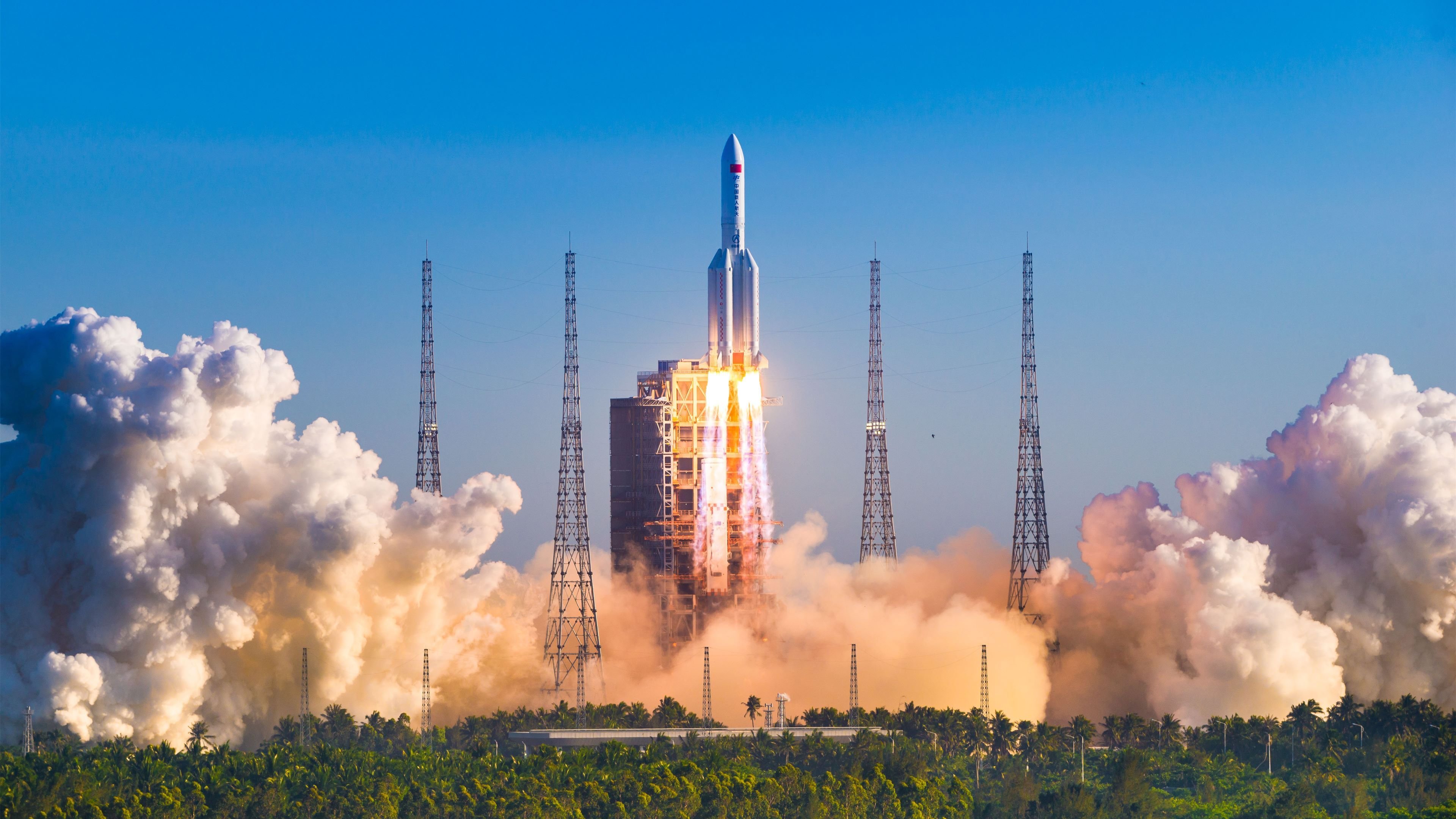 高塔投下的阴影，当莱万的存在感笼罩巴黎之夜