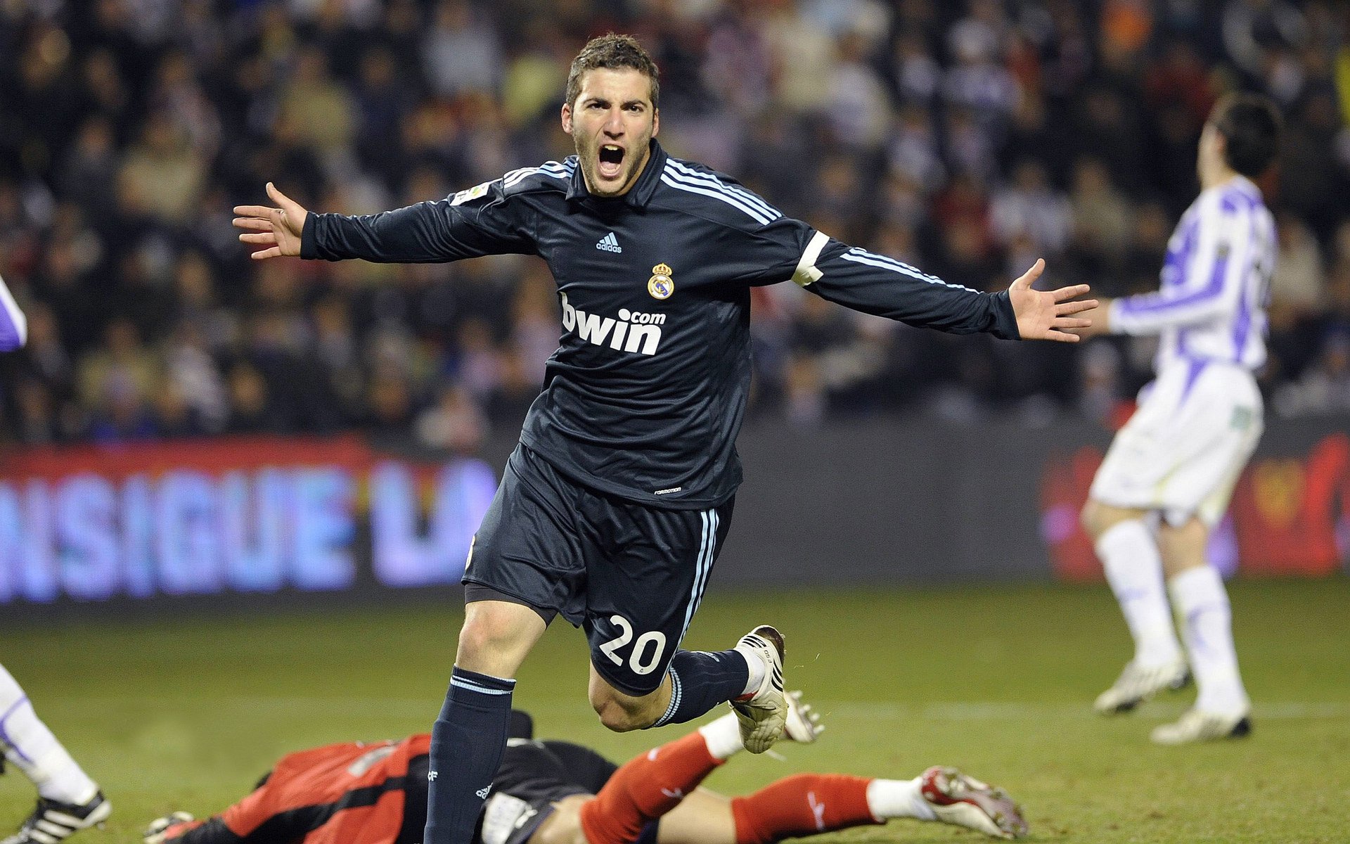 英雄与豪强，京多安的爆发，与西班牙给足球世界的冷酷一课