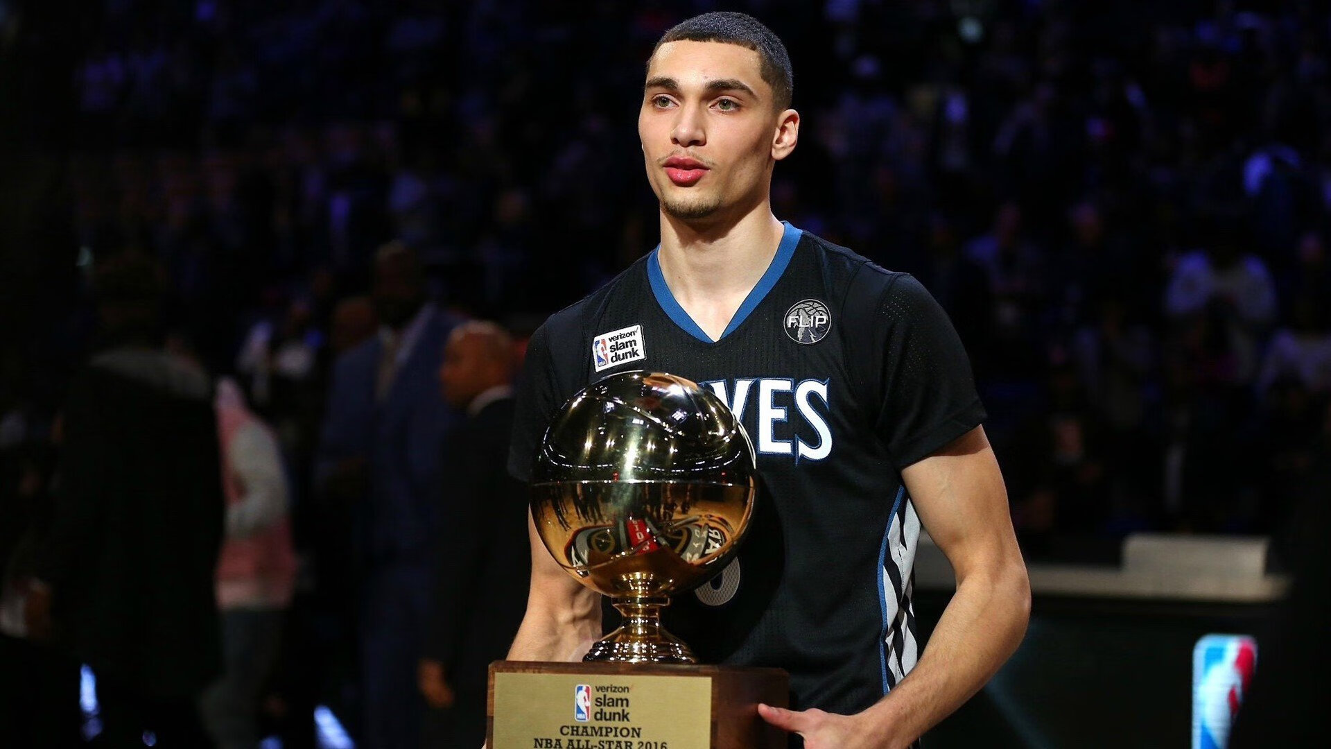 戈贝尔一柱擎天，湖人鏖战险胜勇士