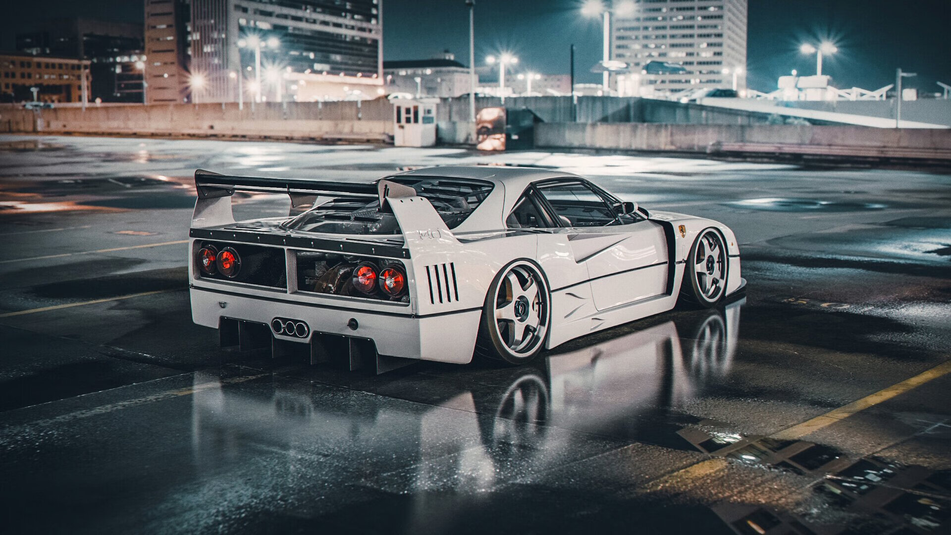 德甲争冠战之夜，范弗利特连续得分拉开差距，谱写绿茵传奇