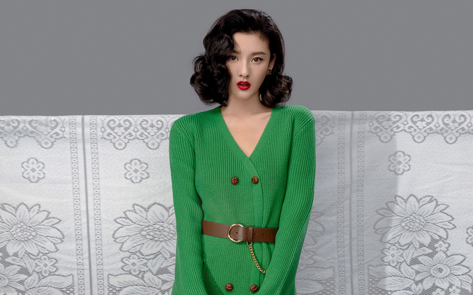 赛道与球场的双重奏，当勇士轻取掘金，伦纳德在F1赛道接管比赛