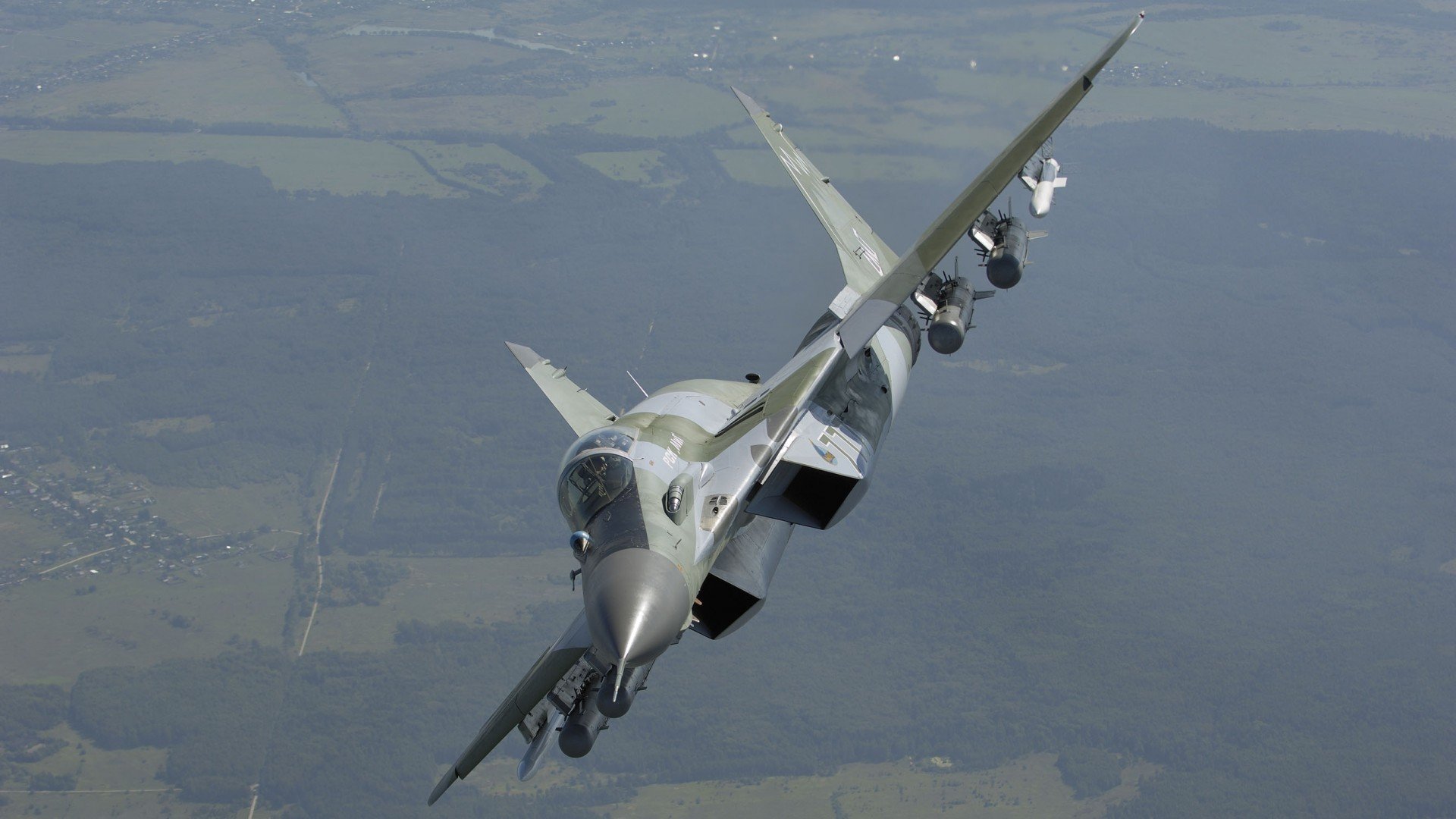 关键战不手软，友谊赛亦碾压，足球的两种面孔与同一颗心